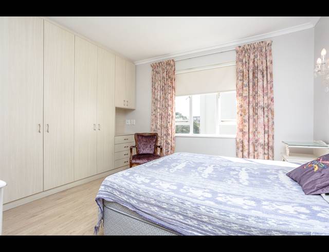 2 BEDROOM APARTMENT TO LET IN SEA POINT